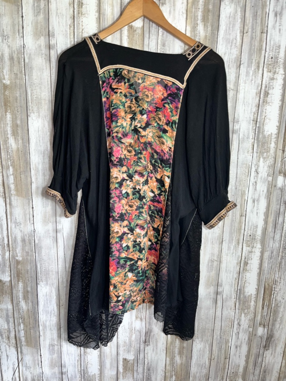 Gimmicks Boho Tunic Top Medium Black Lace Crochet Floral Sheer Asymmetrical Hem - Picture 2 of 6
